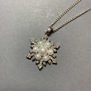 Elegant Silver Snowflake Pendant Necklace